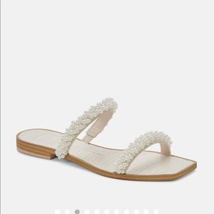 Dolce Vita Ivee Pearl Vanilla White Sandals Size 10 NWT